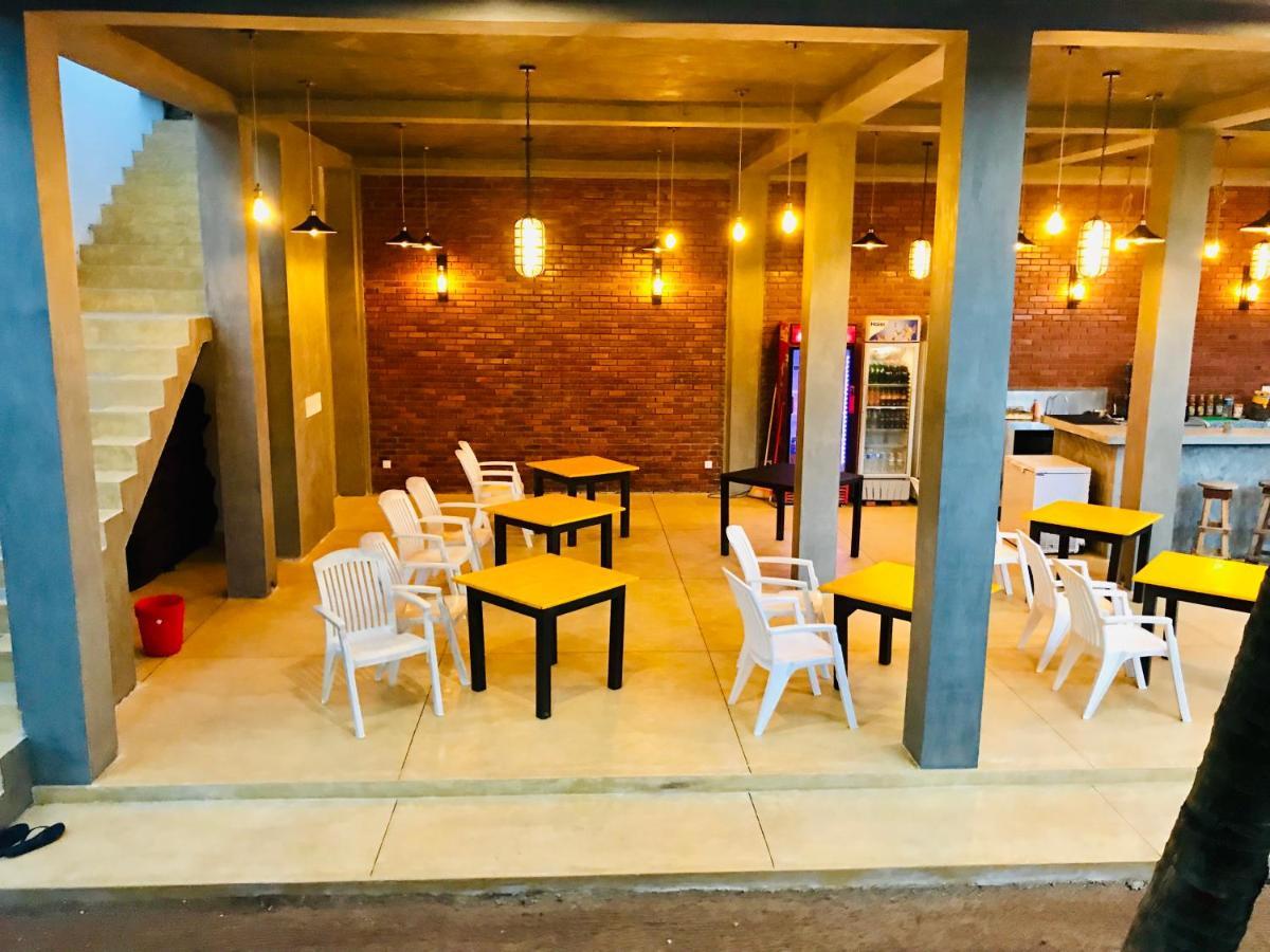 Central Beach Inn Mirissa Ngoại thất bức ảnh