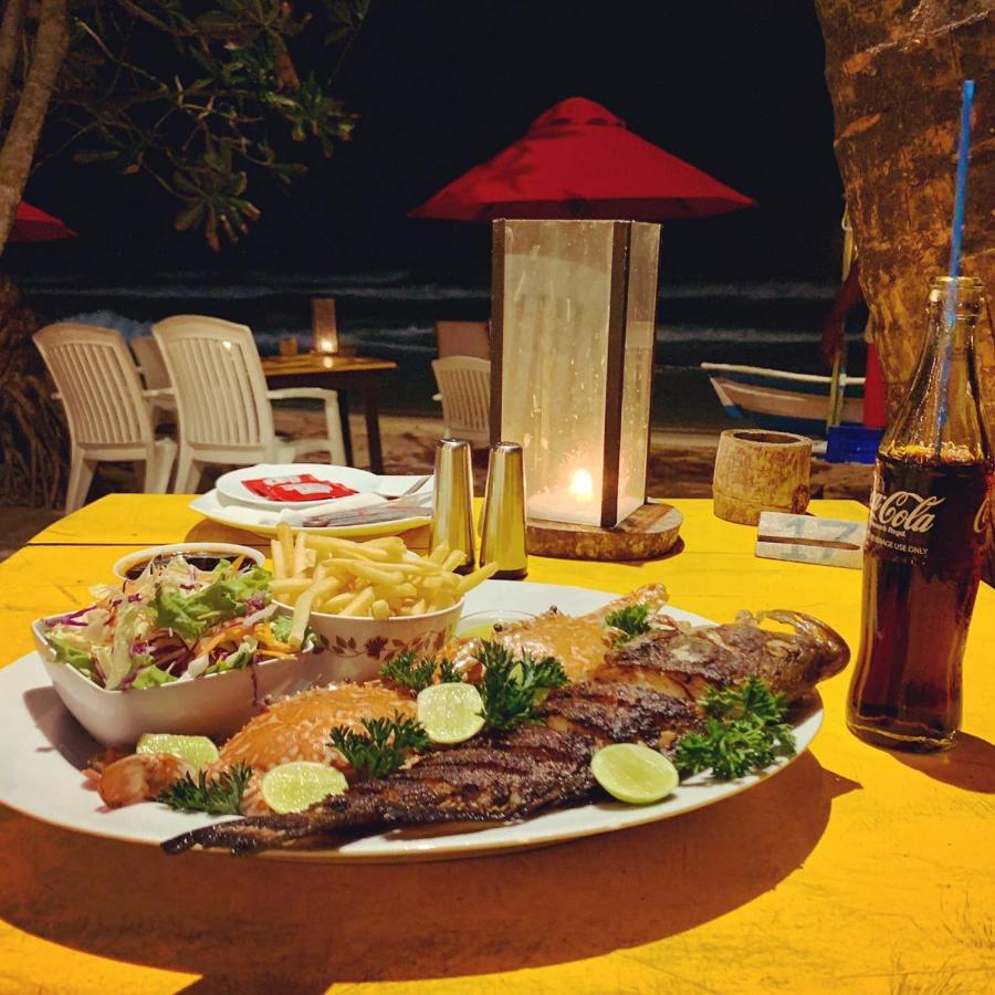 Central Beach Inn Mirissa Ngoại thất bức ảnh