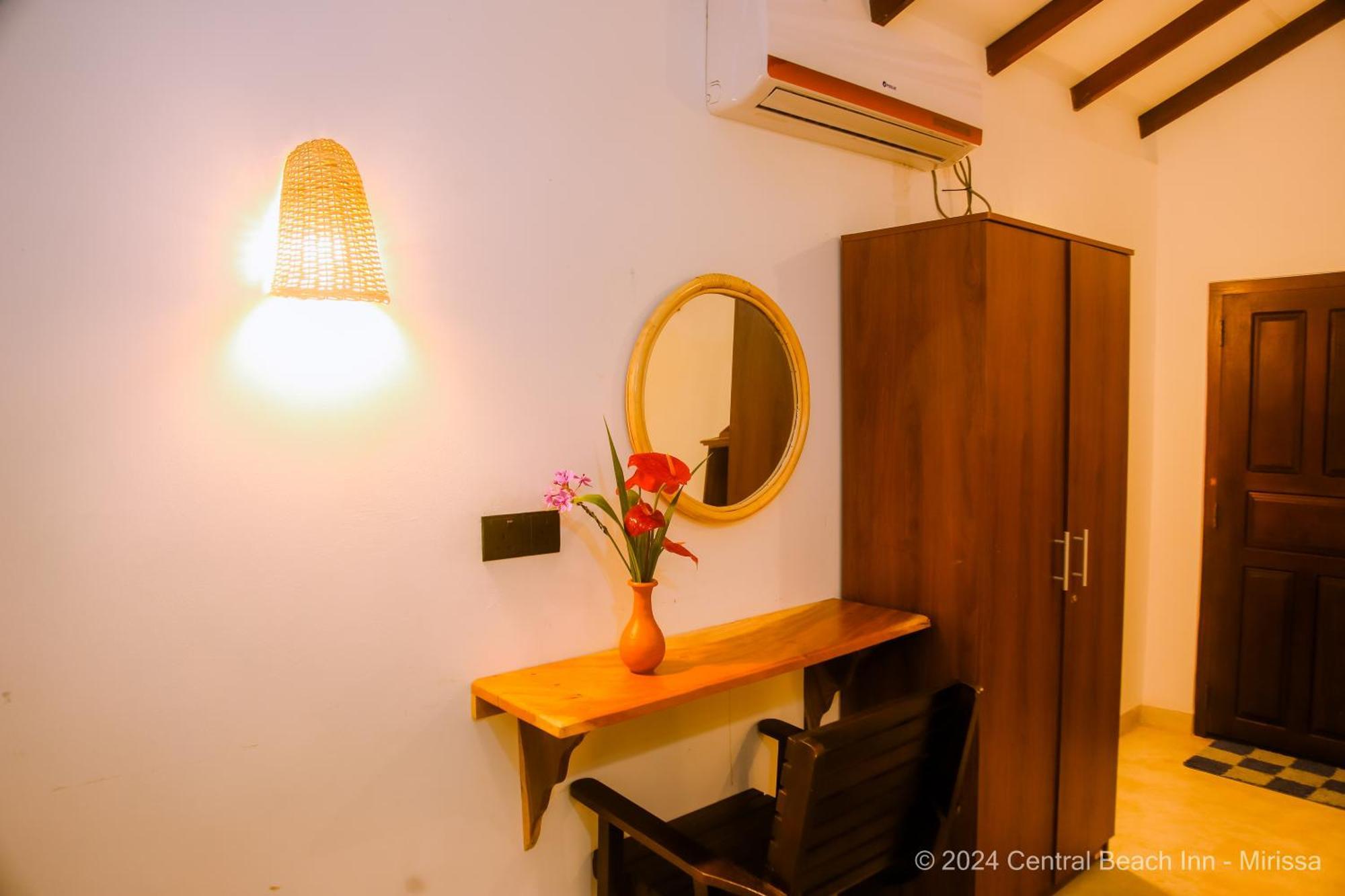 Central Beach Inn Mirissa Ngoại thất bức ảnh