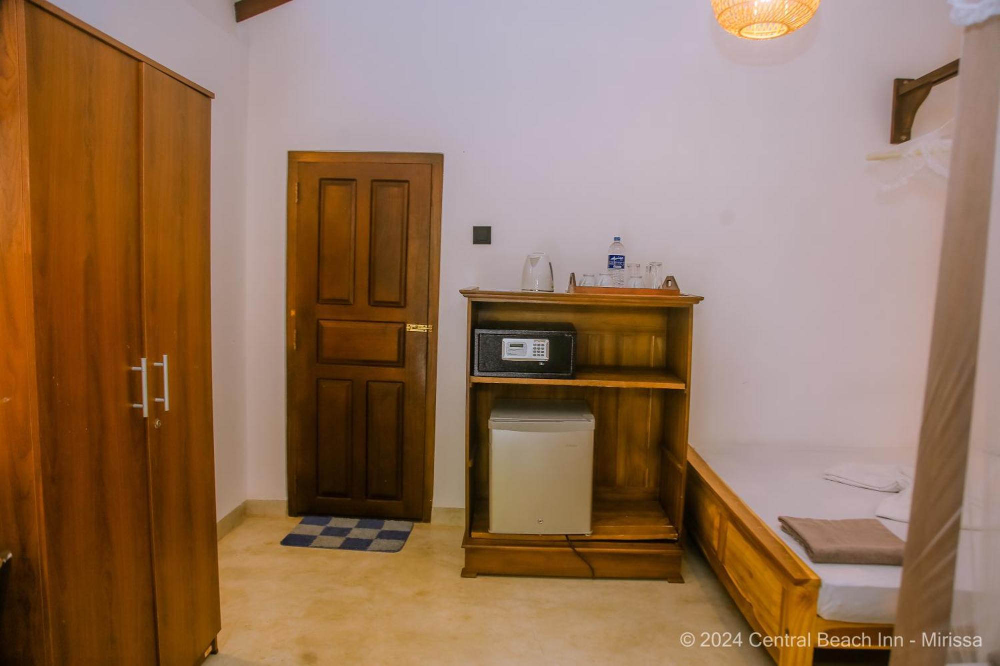 Central Beach Inn Mirissa Ngoại thất bức ảnh