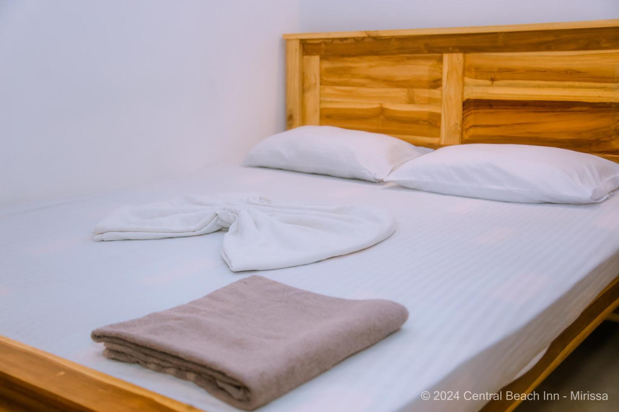 Central Beach Inn Mirissa Ngoại thất bức ảnh