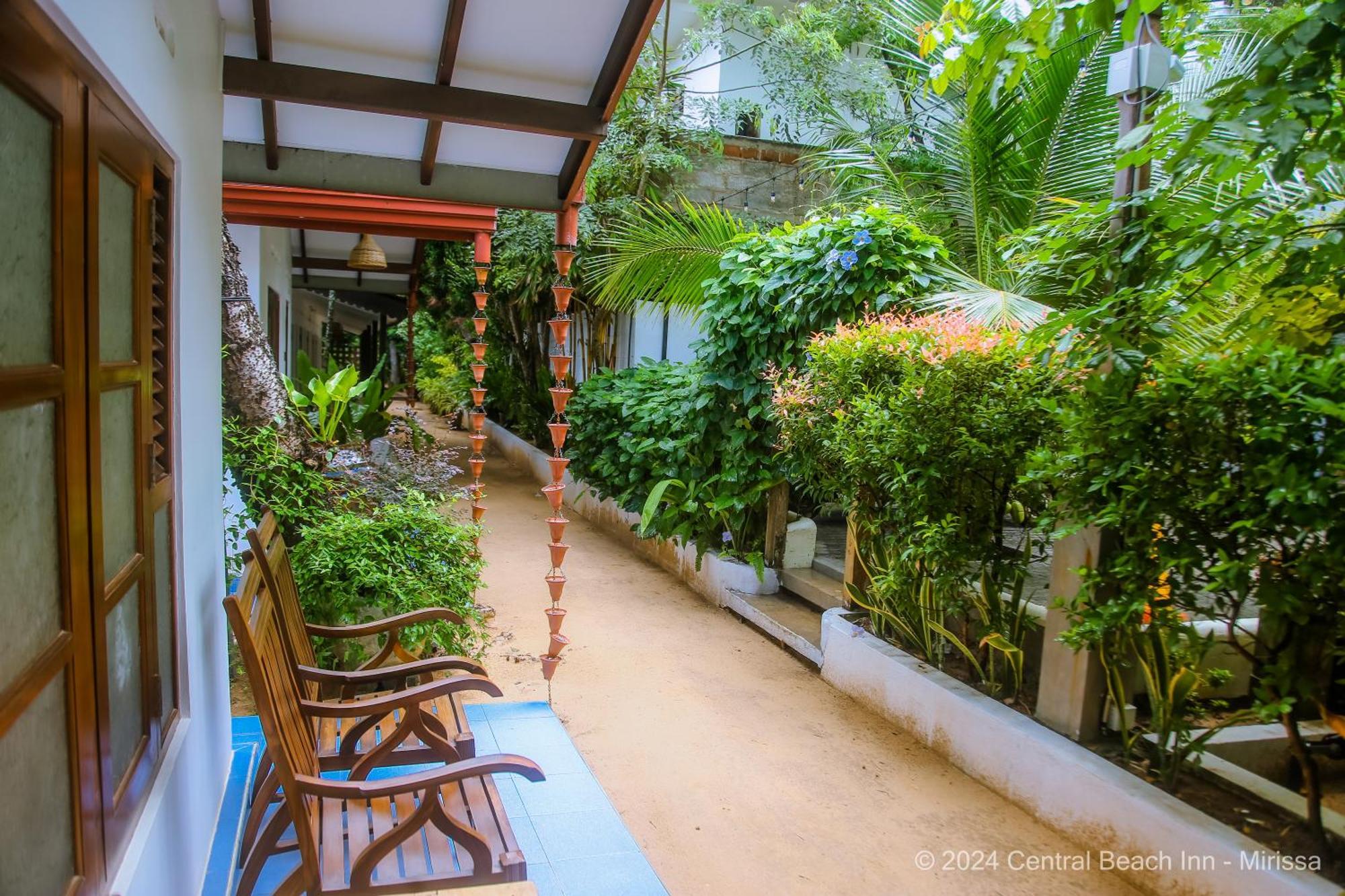 Central Beach Inn Mirissa Ngoại thất bức ảnh
